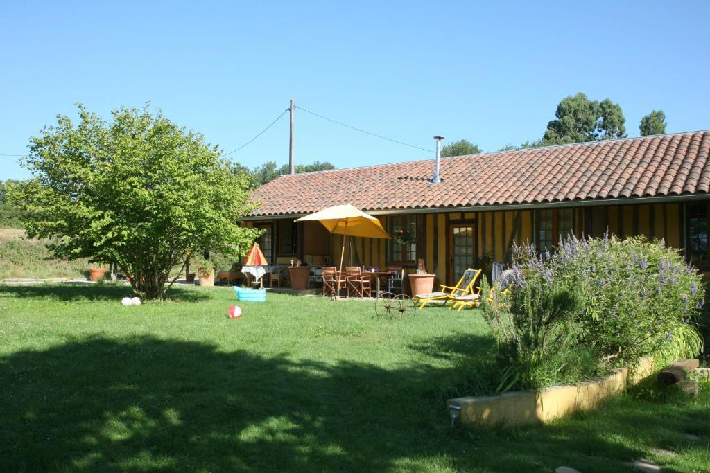 Bed and Breakfast Domaine A Marmande Berdoues Exterior foto